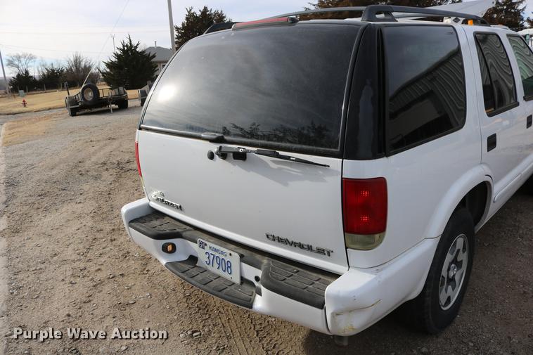 image for item DC3559 2003 Chevrolet Blazer SUV