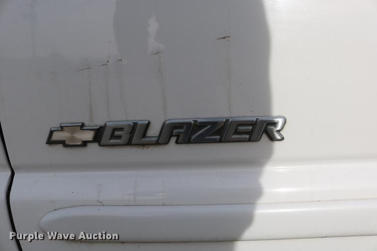 image for item DC3559 2003 Chevrolet Blazer SUV