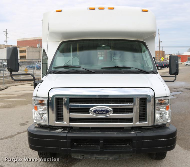 image for item DC3561 2012 Ford E450 shuttle bus