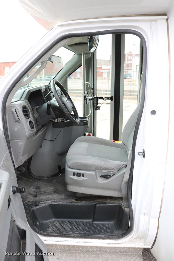 image for item DC3561 2012 Ford E450 shuttle bus