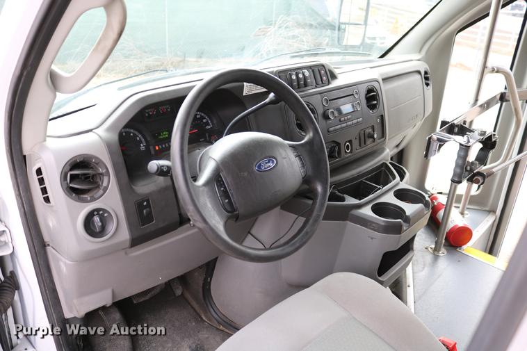 image for item DC3561 2012 Ford E450 shuttle bus