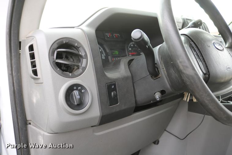 image for item DC3561 2012 Ford E450 shuttle bus