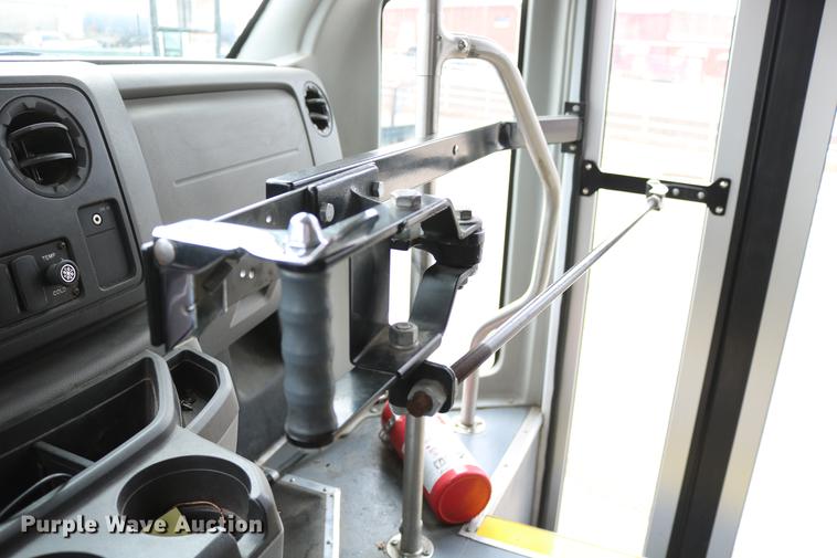 image for item DC3561 2012 Ford E450 shuttle bus