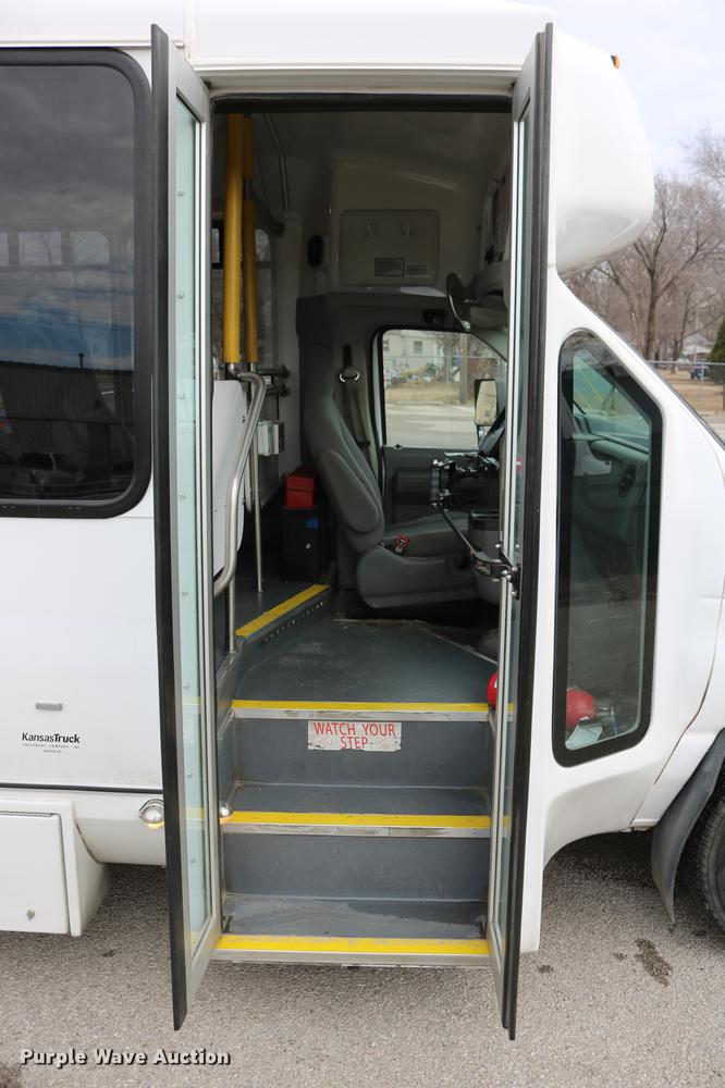 image for item DC3561 2012 Ford E450 shuttle bus
