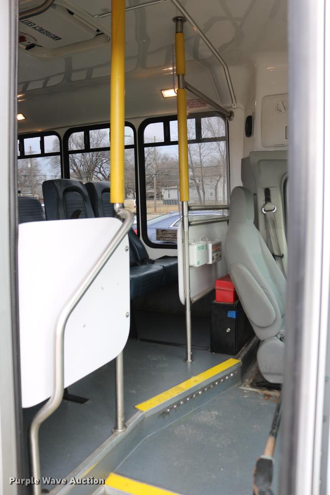image for item DC3561 2012 Ford E450 shuttle bus