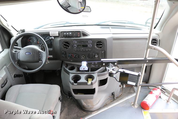 image for item DC3561 2012 Ford E450 shuttle bus