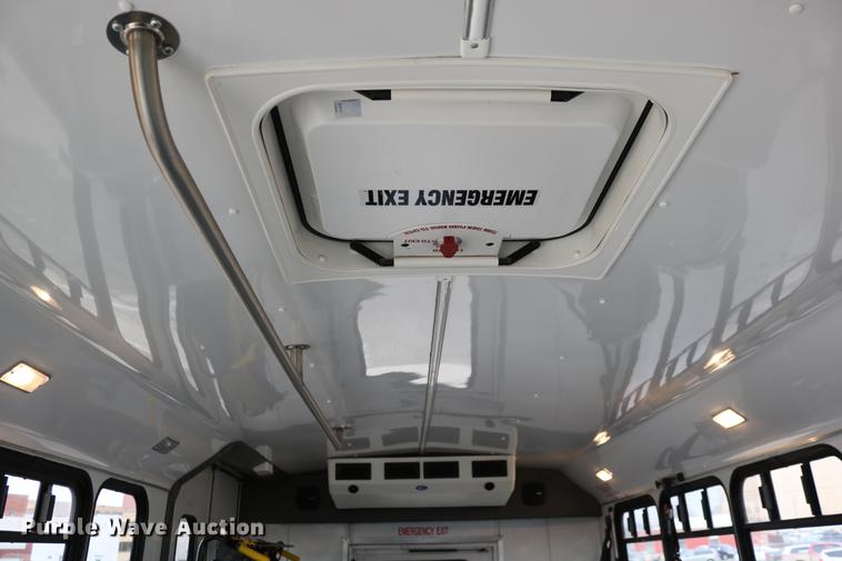 image for item DC3561 2012 Ford E450 shuttle bus