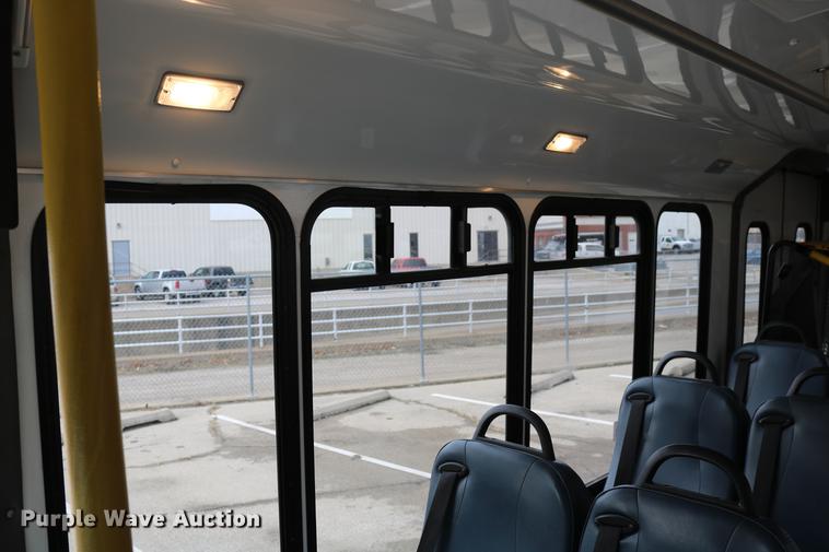 image for item DC3561 2012 Ford E450 shuttle bus