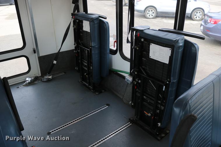 image for item DC3561 2012 Ford E450 shuttle bus