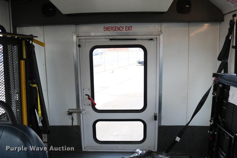 image for item DC3561 2012 Ford E450 shuttle bus