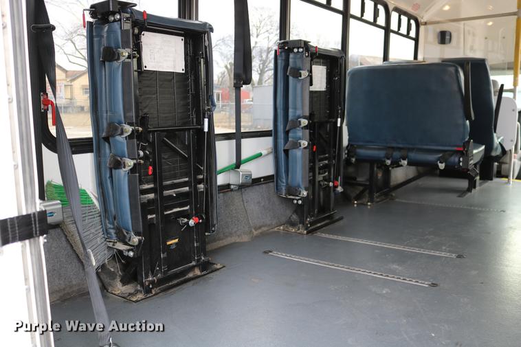 image for item DC3561 2012 Ford E450 shuttle bus