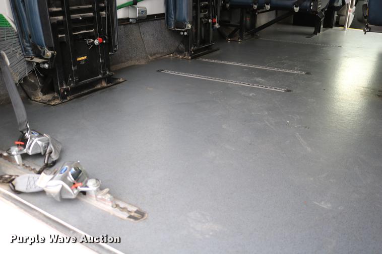 image for item DC3561 2012 Ford E450 shuttle bus