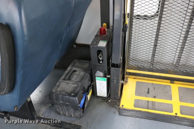 image for item DC3561 2012 Ford E450 shuttle bus