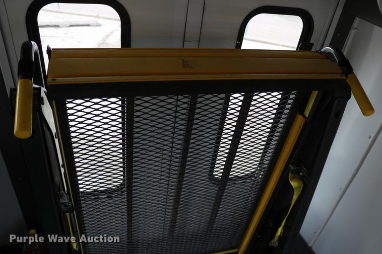 image for item DC3561 2012 Ford E450 shuttle bus