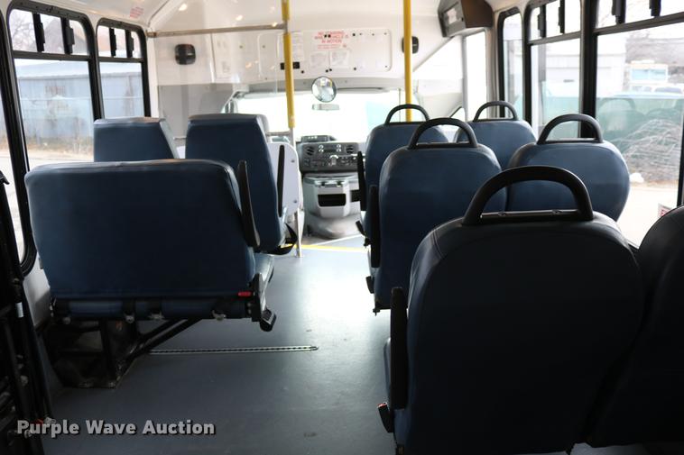 image for item DC3561 2012 Ford E450 shuttle bus