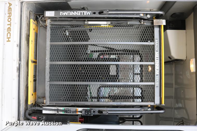 image for item DC3561 2012 Ford E450 shuttle bus