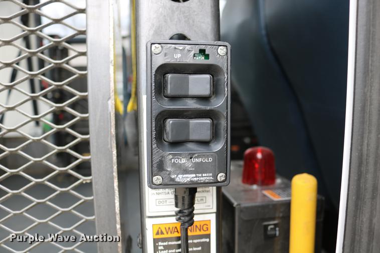 image for item DC3561 2012 Ford E450 shuttle bus