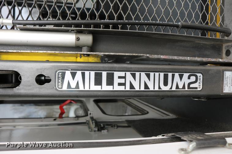 image for item DC3561 2012 Ford E450 shuttle bus