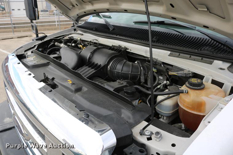 image for item DC3561 2012 Ford E450 shuttle bus