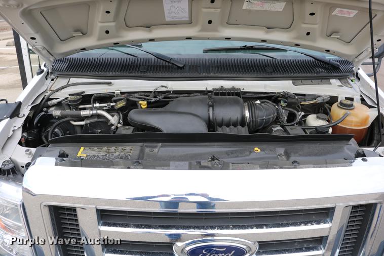 image for item DC3561 2012 Ford E450 shuttle bus