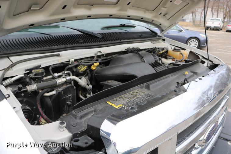 image for item DC3561 2012 Ford E450 shuttle bus