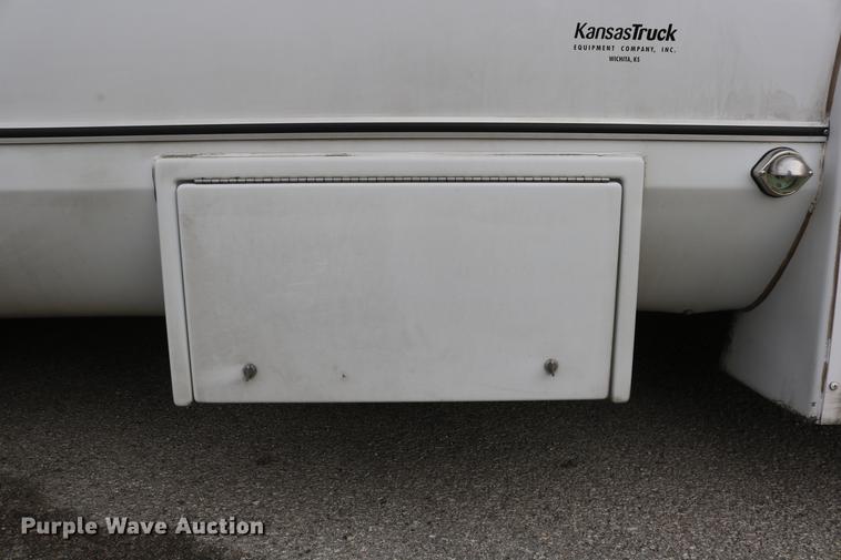 image for item DC3561 2012 Ford E450 shuttle bus