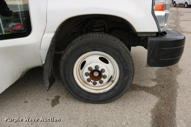 image for item DC3561 2012 Ford E450 shuttle bus