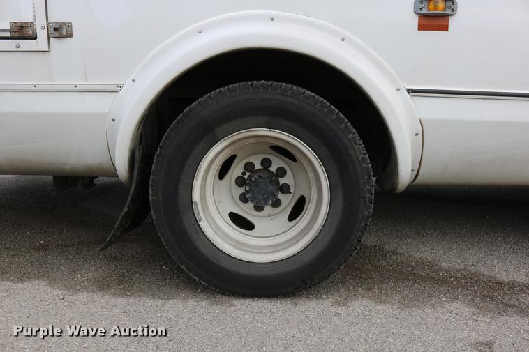 image for item DC3561 2012 Ford E450 shuttle bus