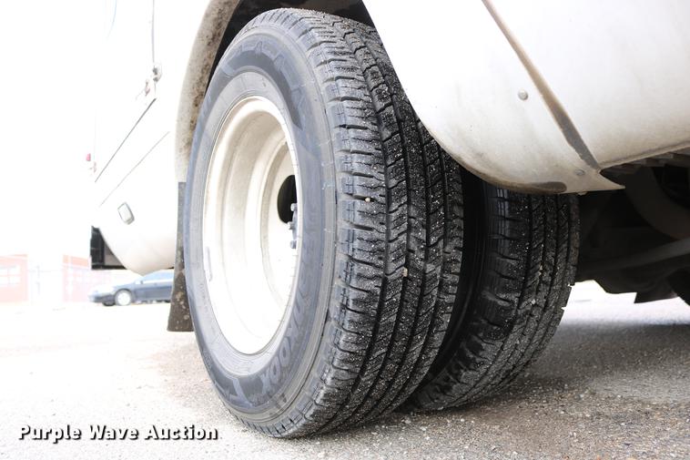 image for item DC3561 2012 Ford E450 shuttle bus