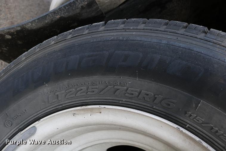 image for item DC3561 2012 Ford E450 shuttle bus