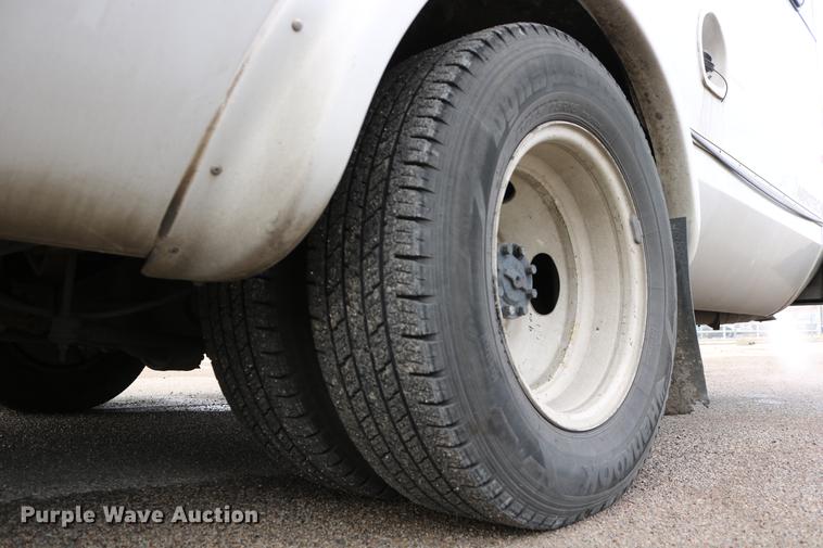 image for item DC3561 2012 Ford E450 shuttle bus