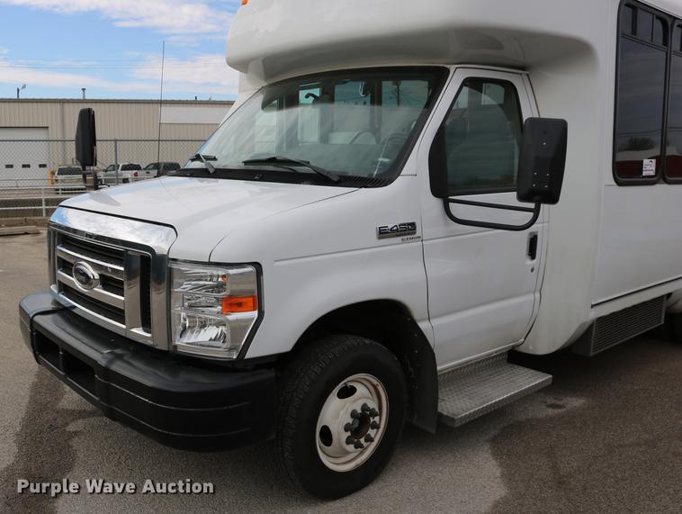 image for item DC3561 2012 Ford E450 shuttle bus