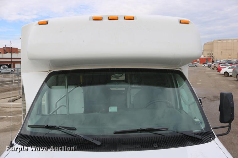 image for item DC3561 2012 Ford E450 shuttle bus