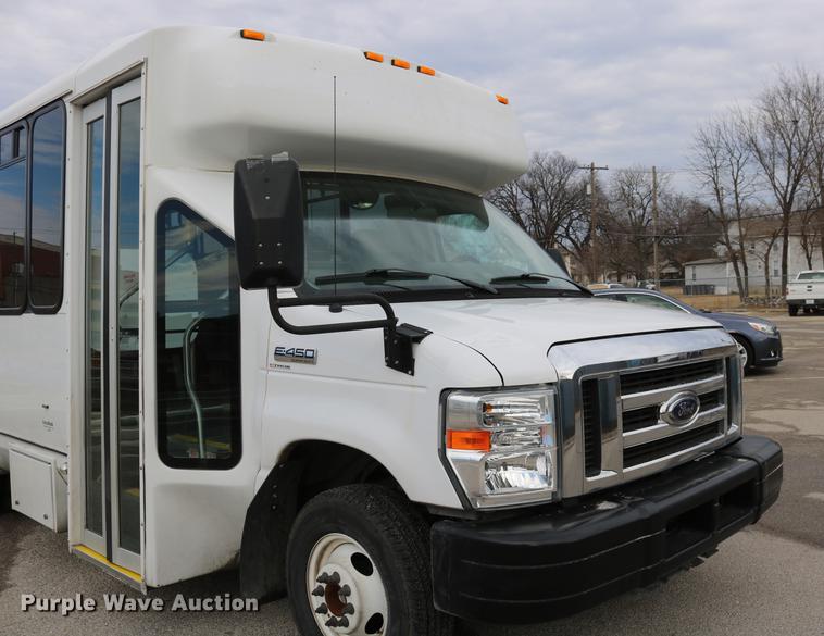 image for item DC3561 2012 Ford E450 shuttle bus
