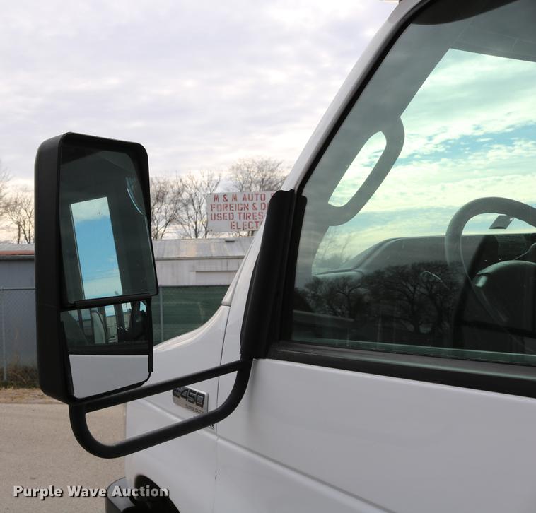 image for item DC3561 2012 Ford E450 shuttle bus
