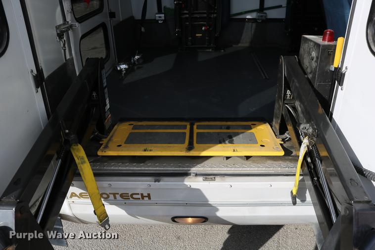 image for item DC3561 2012 Ford E450 shuttle bus