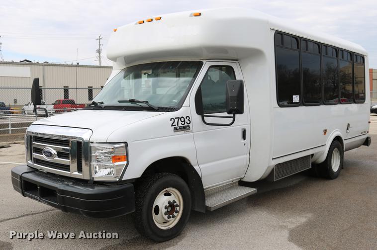 image for item DC3562 2012 Ford E450 shuttle bus