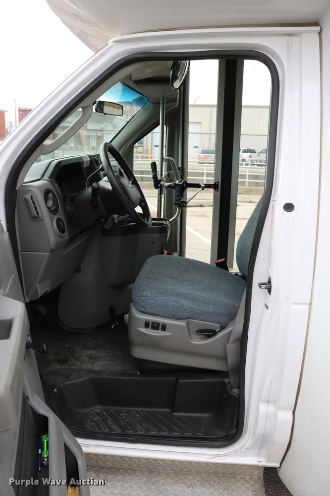 image for item DC3562 2012 Ford E450 shuttle bus