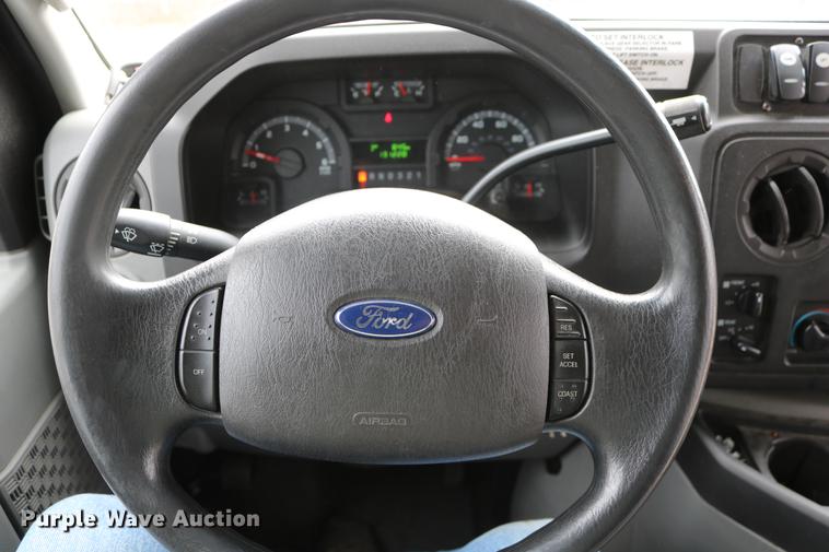 image for item DC3562 2012 Ford E450 shuttle bus