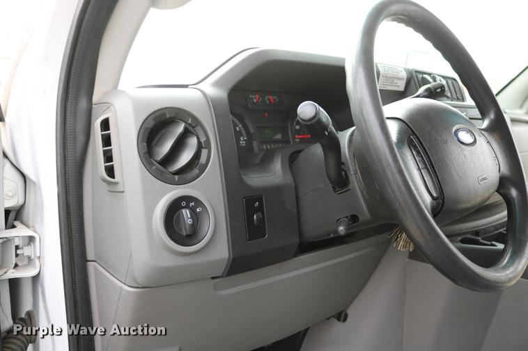 image for item DC3562 2012 Ford E450 shuttle bus