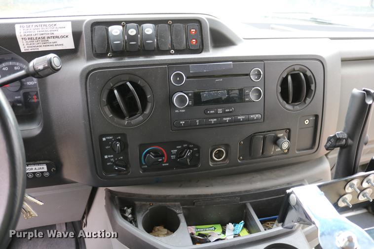 image for item DC3562 2012 Ford E450 shuttle bus