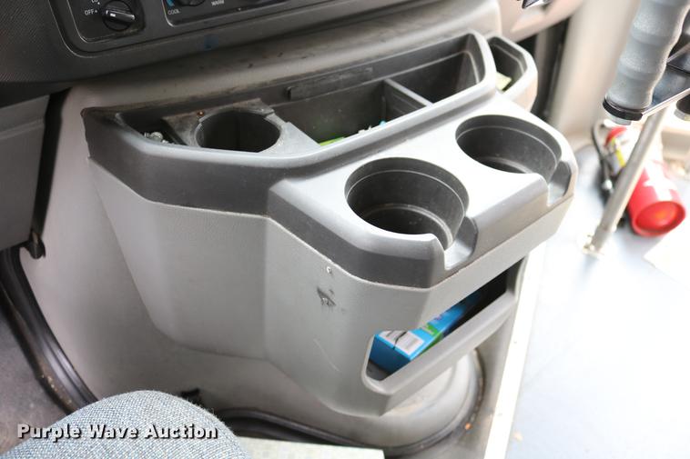 image for item DC3562 2012 Ford E450 shuttle bus