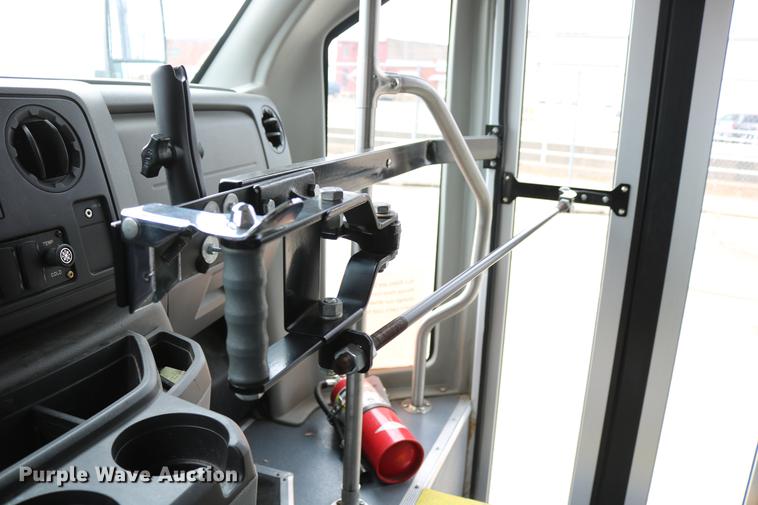 image for item DC3562 2012 Ford E450 shuttle bus