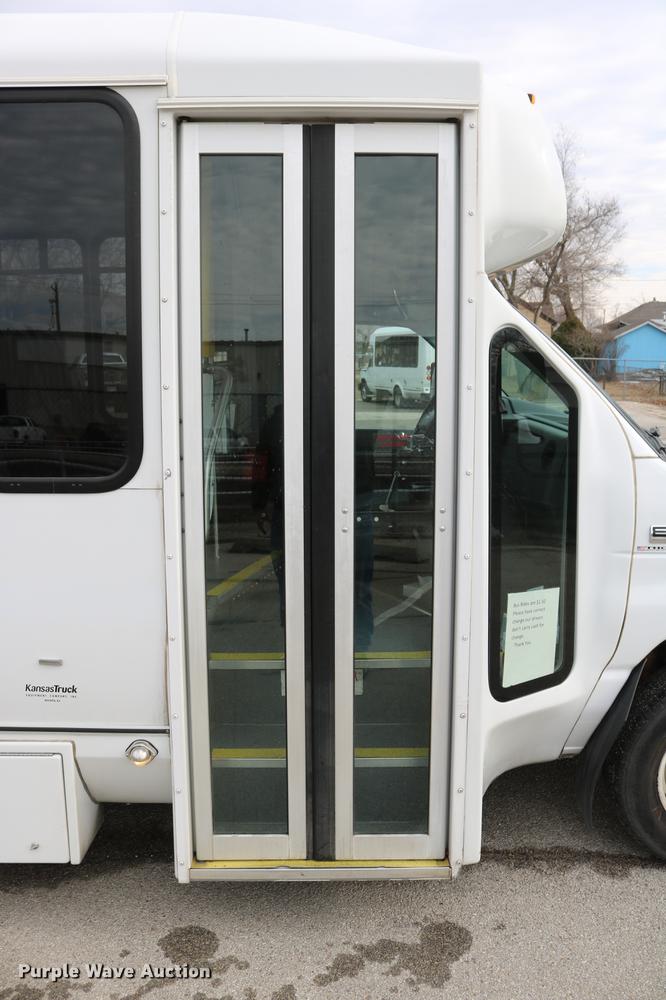 image for item DC3562 2012 Ford E450 shuttle bus