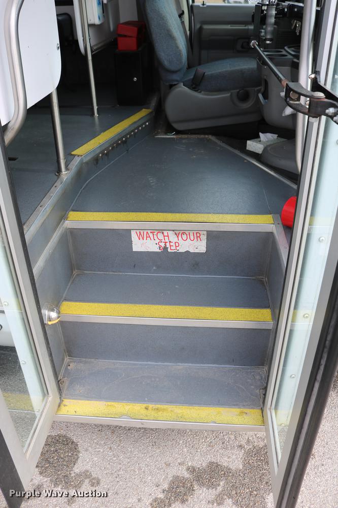 image for item DC3562 2012 Ford E450 shuttle bus