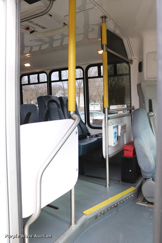 image for item DC3562 2012 Ford E450 shuttle bus