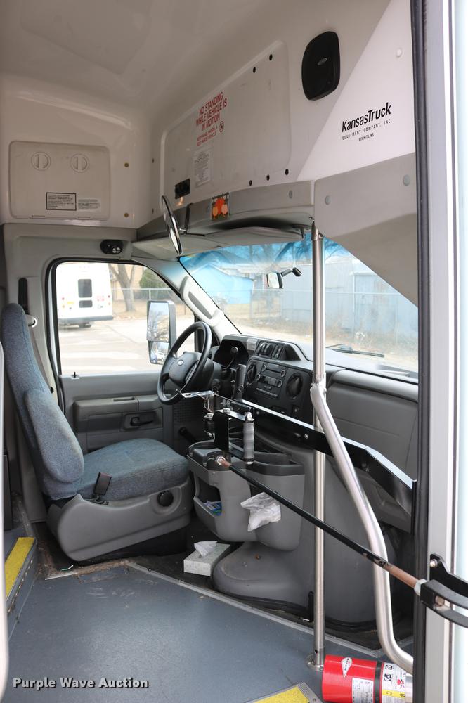 image for item DC3562 2012 Ford E450 shuttle bus