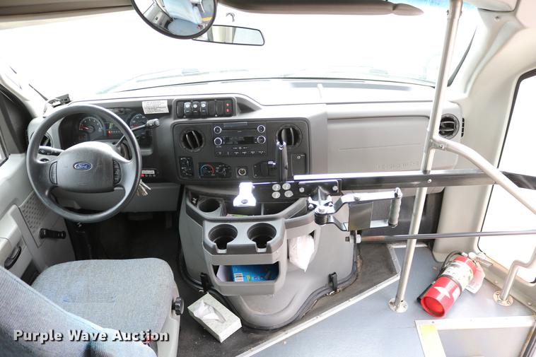 image for item DC3562 2012 Ford E450 shuttle bus