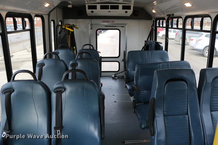 image for item DC3562 2012 Ford E450 shuttle bus