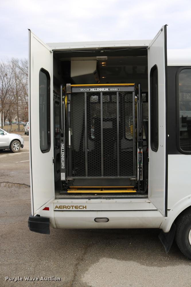 image for item DC3562 2012 Ford E450 shuttle bus